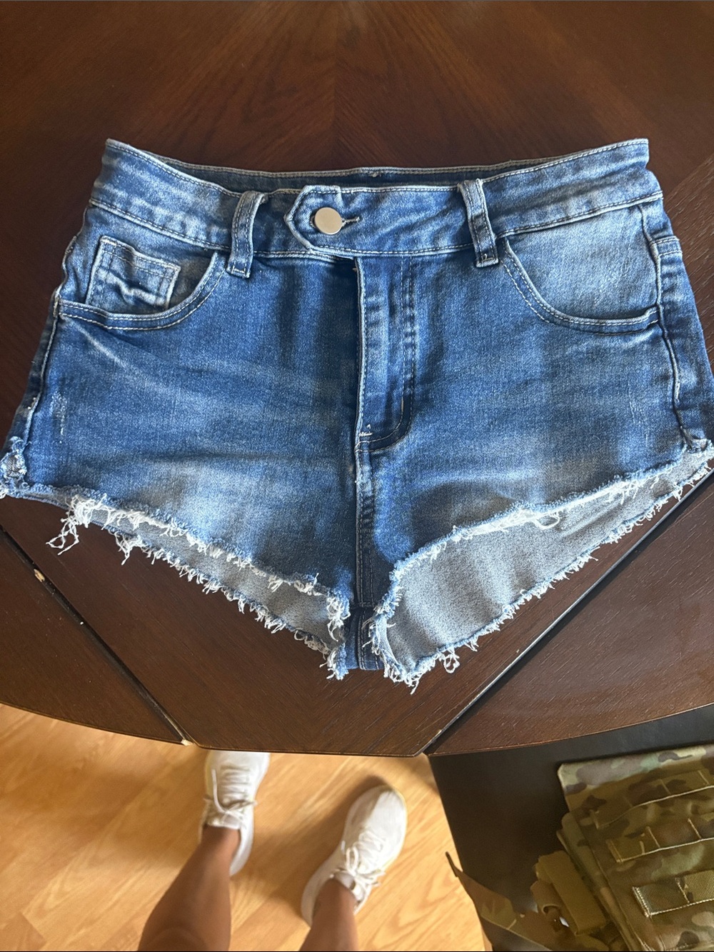SHEIN Blue Washed Frayed Hem High-Rise Denim Shorts